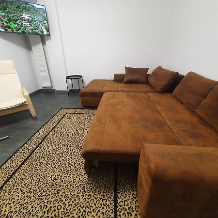 3 Rooms Cinema Garden Parking House Bucharest Exterior photo