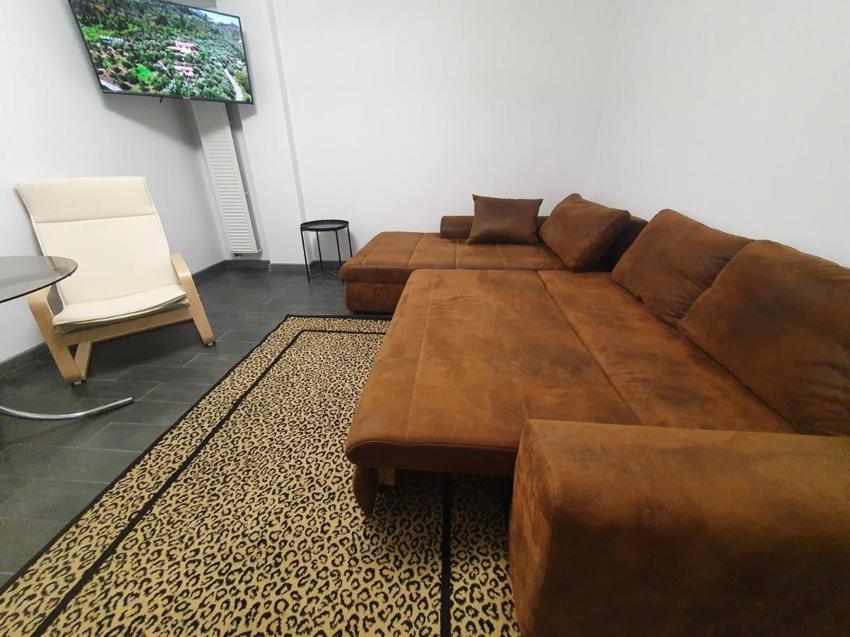 3 Rooms Cinema Garden Parking House Bucharest Exterior photo