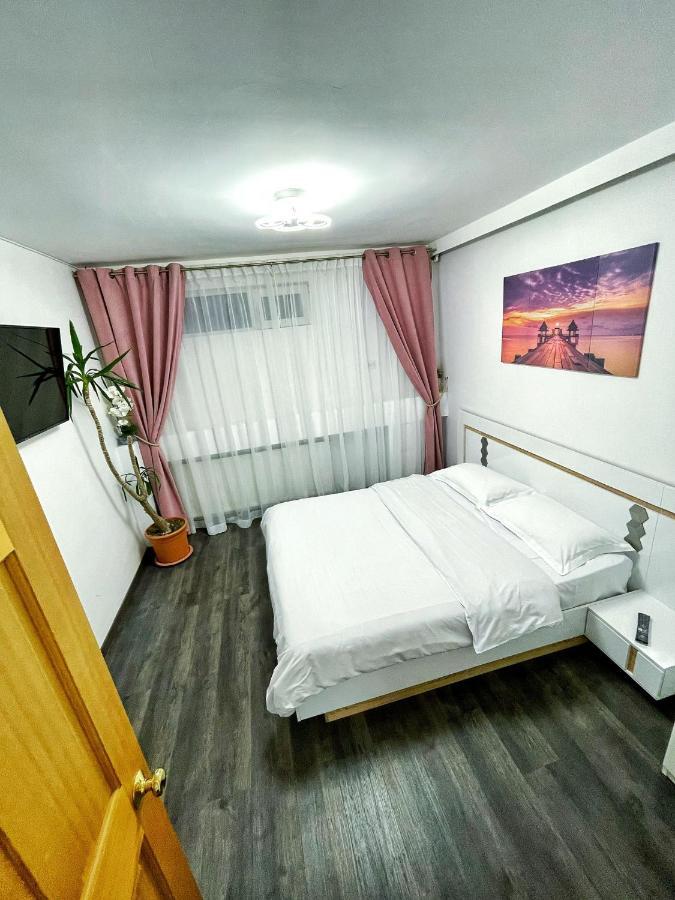 3 Rooms Cinema Garden Parking House Bucharest Exterior photo