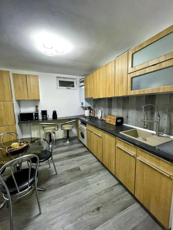 3 Rooms Cinema Garden Parking House Bucharest Exterior photo